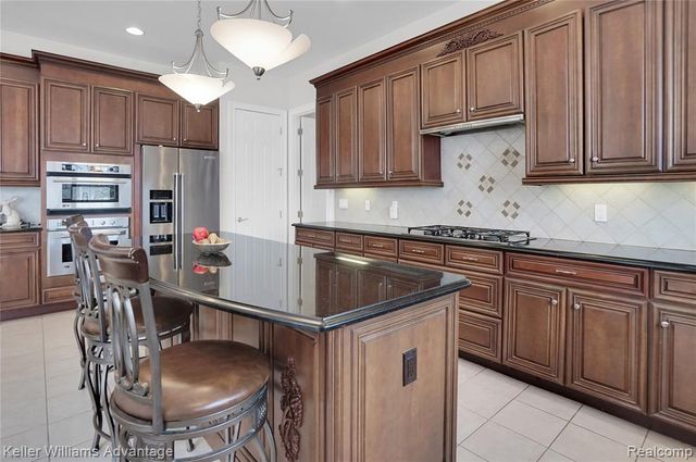 3860 S Shoreline Drive, Milford, MI 48381