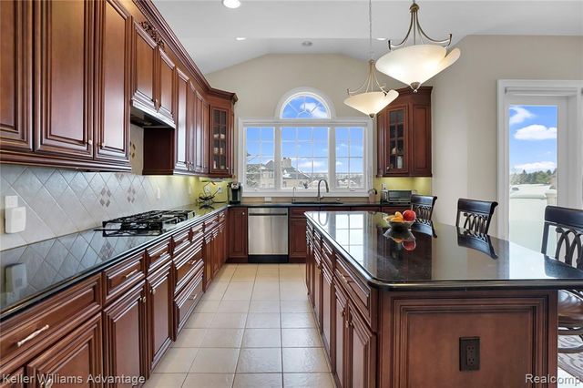 3860 S Shoreline Drive, Milford, MI 48381