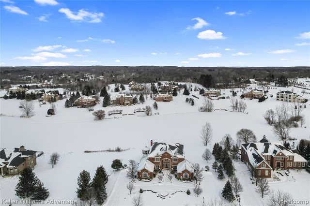 3860 S Shoreline Drive, Milford, MI 48381