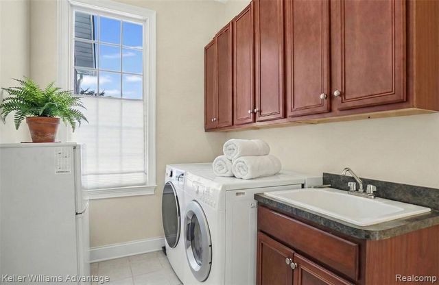 3860 S Shoreline Drive, Milford, MI 48381