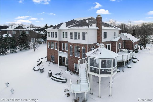 3860 S Shoreline Drive, Milford, MI 48381