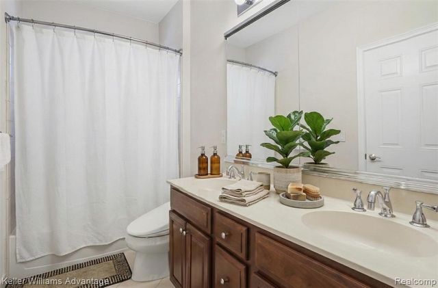 3860 S Shoreline Drive, Milford, MI 48381