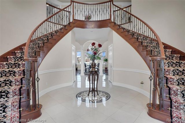 3860 S Shoreline Drive, Milford, MI 48381