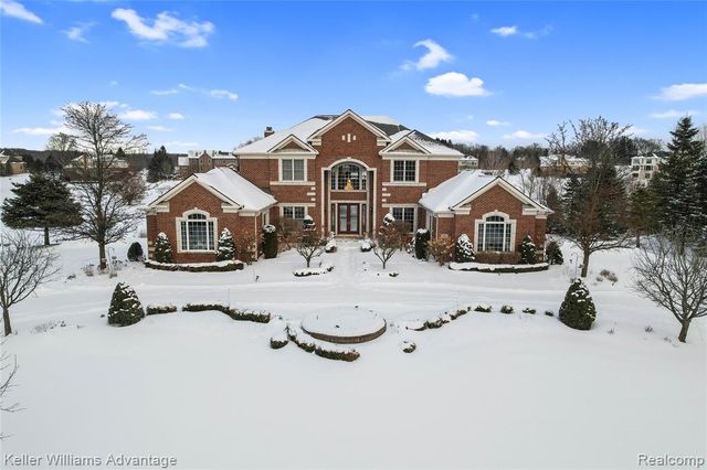 3860 S Shoreline Drive, Milford, MI 48381