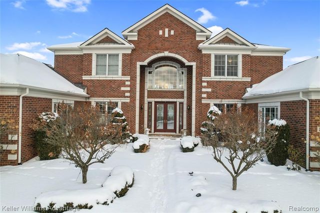 3860 S Shoreline Drive, Milford, MI 48381