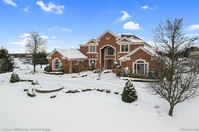 3860 S Shoreline Drive, Milford, MI 48381