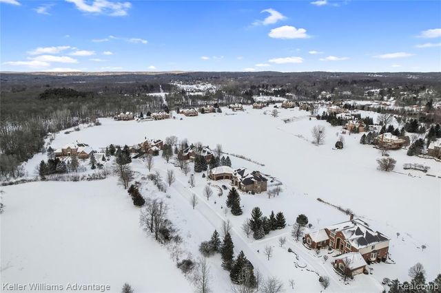 3860 S Shoreline Drive, Milford, MI 48381