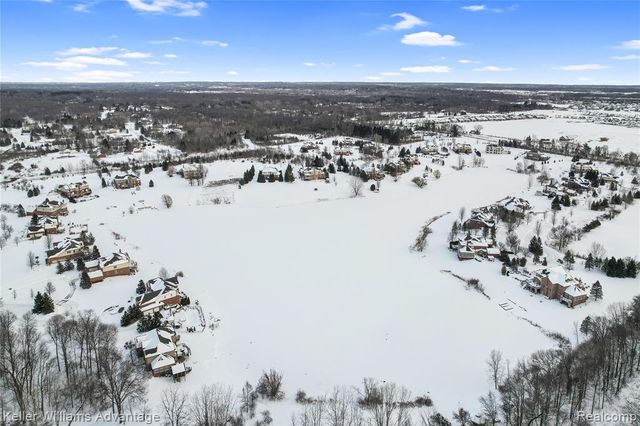 3860 S Shoreline Drive, Milford, MI 48381