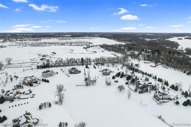 3860 S Shoreline Drive, Milford, MI 48381