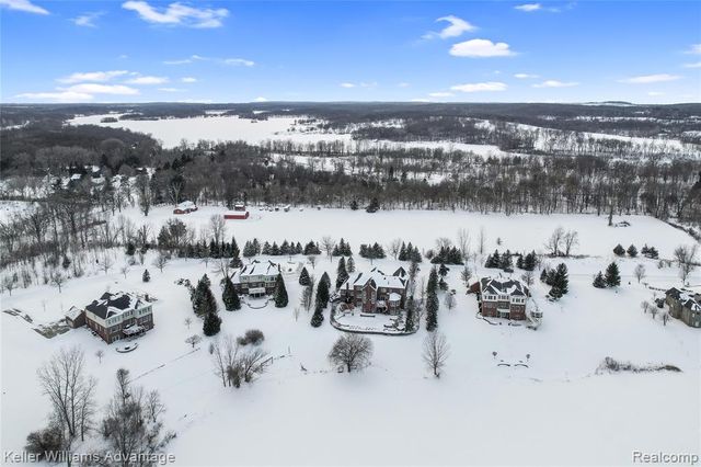 3860 S Shoreline Drive, Milford, MI 48381