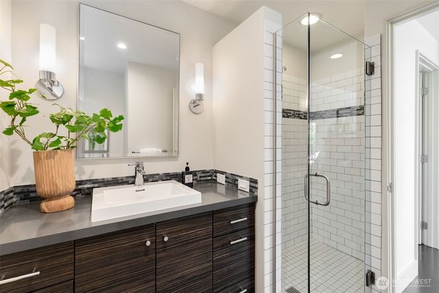 1819 39th Avenue E, Seattle, WA 98112