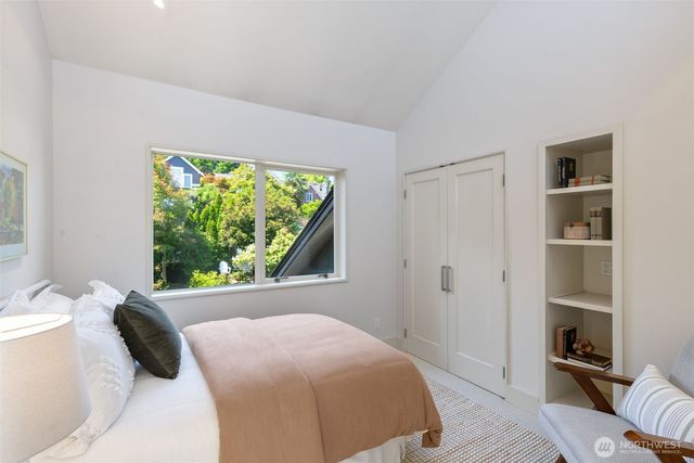 1819 39th Avenue E, Seattle, WA 98112
