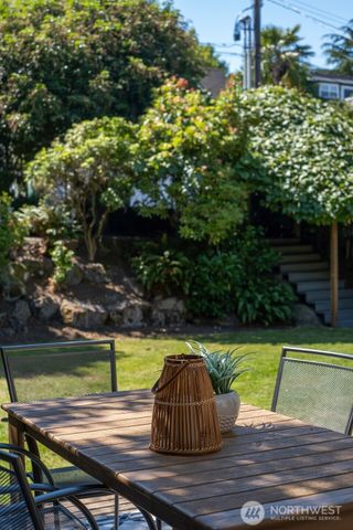 1819 39th Avenue E, Seattle, WA 98112