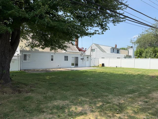 316 Fern Place, Bethpage, NY 11714