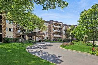 3350 N Carriageway Drive 303, Arlington Heights, IL 60004