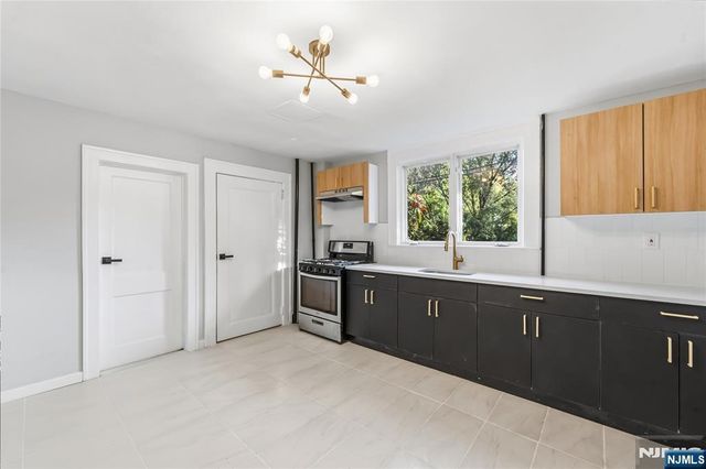 150 Tappan Road, Harrington Park, NJ 07640