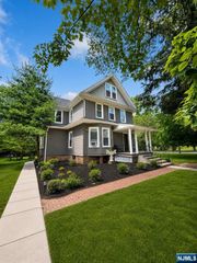 150 Tappan Road, Harrington Park, NJ 07640