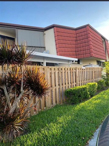 3940 Victoria Dr, West Palm Beach, FL 33406