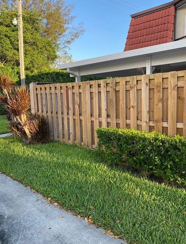 3940 Victoria Dr, West Palm Beach, FL 33406