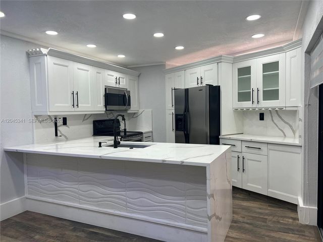 3940 Victoria Dr, West Palm Beach, FL 33406