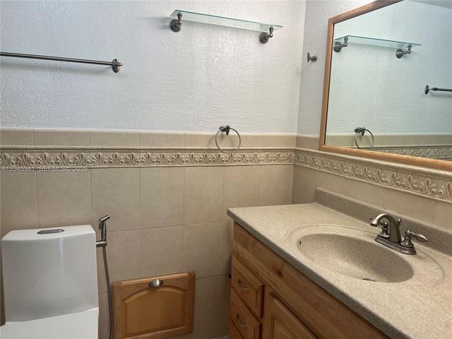 3940 Victoria Dr, West Palm Beach, FL 33406