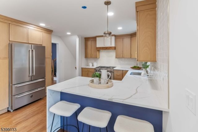 6 Kenneth Ct, Florham Park Boro, NJ 07932