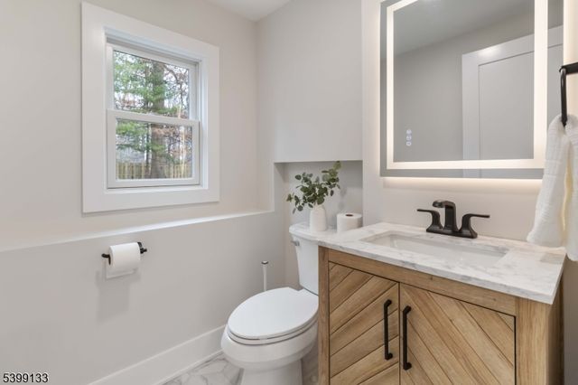 6 Kenneth Ct, Florham Park Boro, NJ 07932