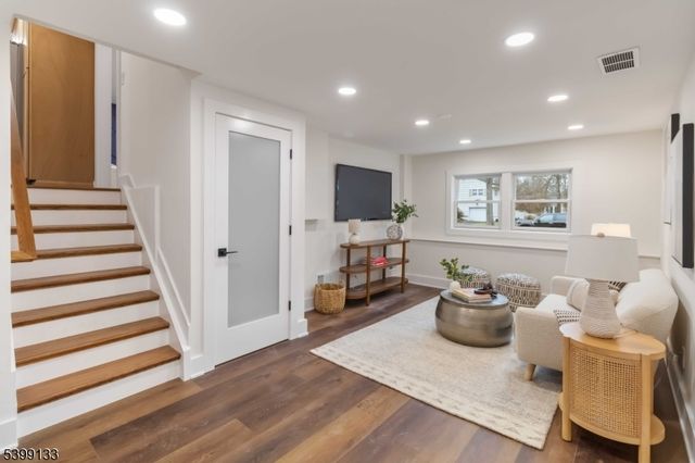 6 Kenneth Ct, Florham Park Boro, NJ 07932