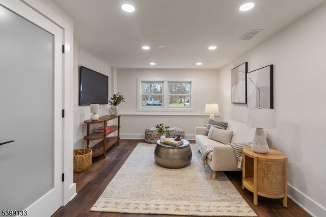 6 Kenneth Ct, Florham Park Boro, NJ 07932