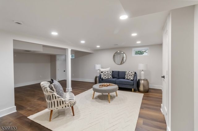 6 Kenneth Ct, Florham Park Boro, NJ 07932