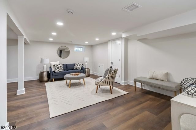 6 Kenneth Ct, Florham Park Boro, NJ 07932