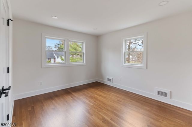 6 Kenneth Ct, Florham Park Boro, NJ 07932