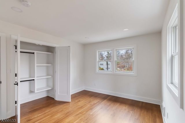 6 Kenneth Ct, Florham Park Boro, NJ 07932