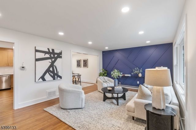 6 Kenneth Ct, Florham Park Boro, NJ 07932