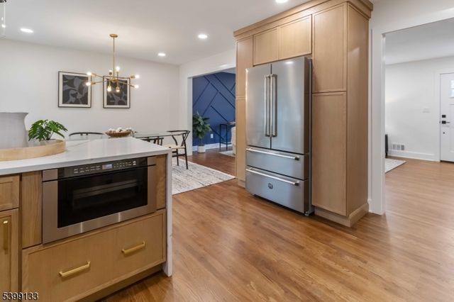 6 Kenneth Ct, Florham Park Boro, NJ 07932