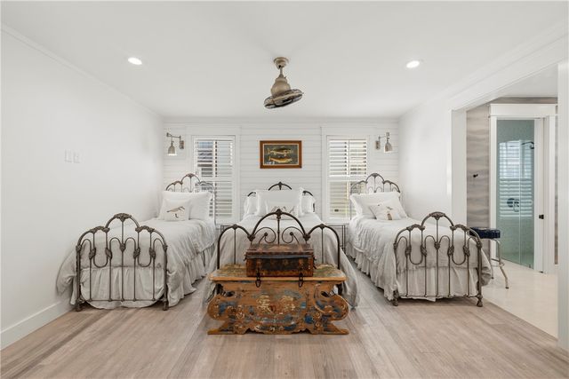 200 Round Road, Port Aransas, TX 78373