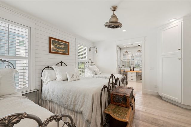 200 Round Road, Port Aransas, TX 78373