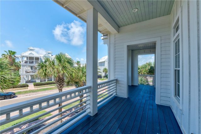 200 Round Road, Port Aransas, TX 78373