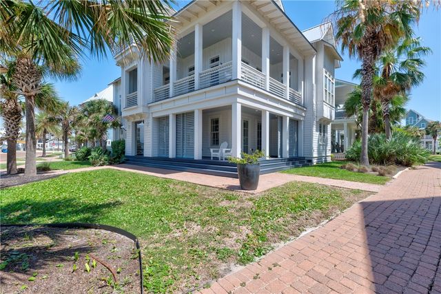 200 Round Road, Port Aransas, TX 78373