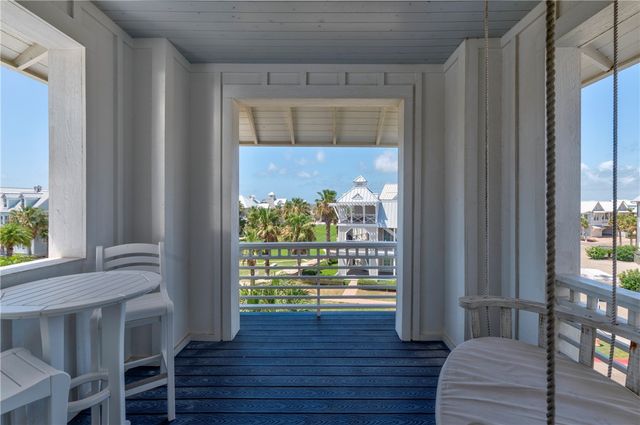 200 Round Road, Port Aransas, TX 78373