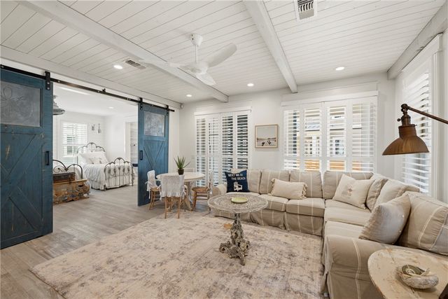200 Round Road, Port Aransas, TX 78373