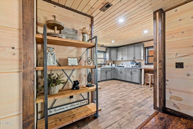 139 Martha McCarter Road, Gatlinburg, TN 37738