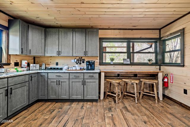 139 Martha McCarter Road, Gatlinburg, TN 37738