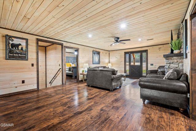 139 Martha McCarter Road, Gatlinburg, TN 37738