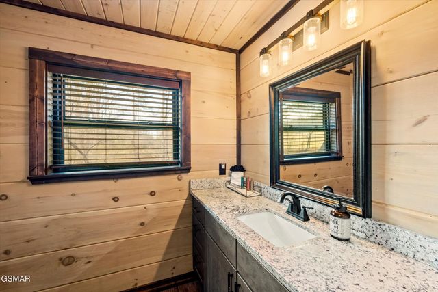 139 Martha McCarter Road, Gatlinburg, TN 37738