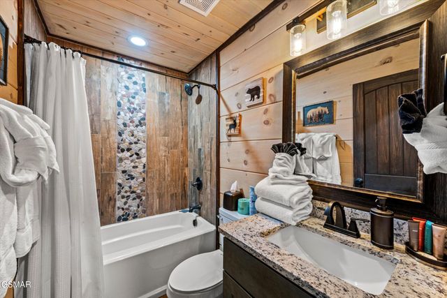 139 Martha McCarter Road, Gatlinburg, TN 37738