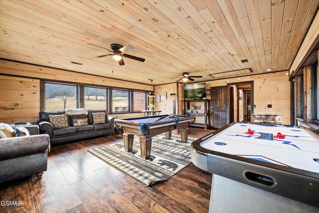 139 Martha McCarter Road, Gatlinburg, TN 37738