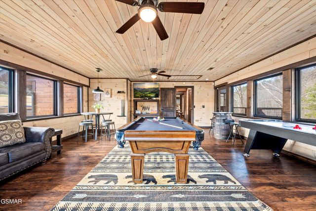 139 Martha McCarter Road, Gatlinburg, TN 37738