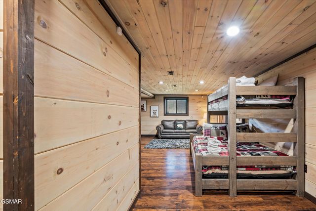 139 Martha McCarter Road, Gatlinburg, TN 37738