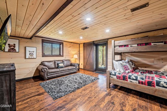 139 Martha McCarter Road, Gatlinburg, TN 37738